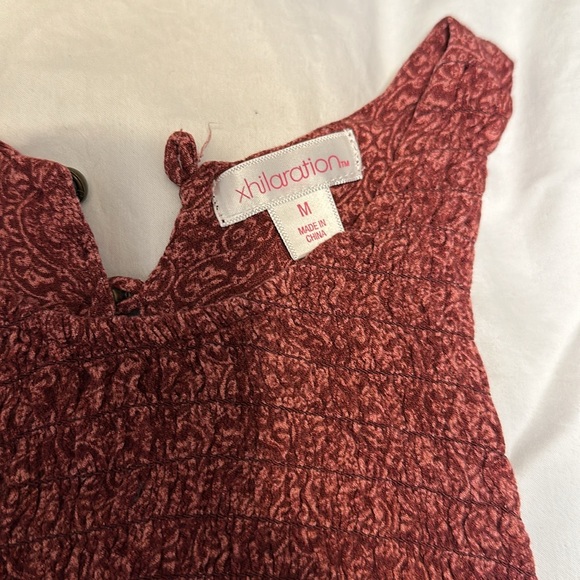 maroon patterned sleeveless dress - Picture 4 of 5